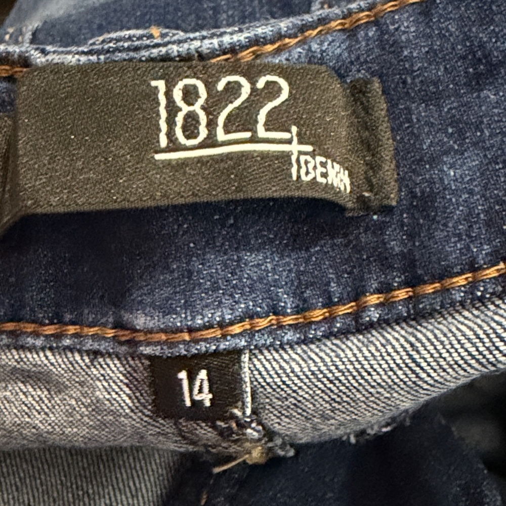 1822 Denim Dark Blue Capris - Picture 2 of 3